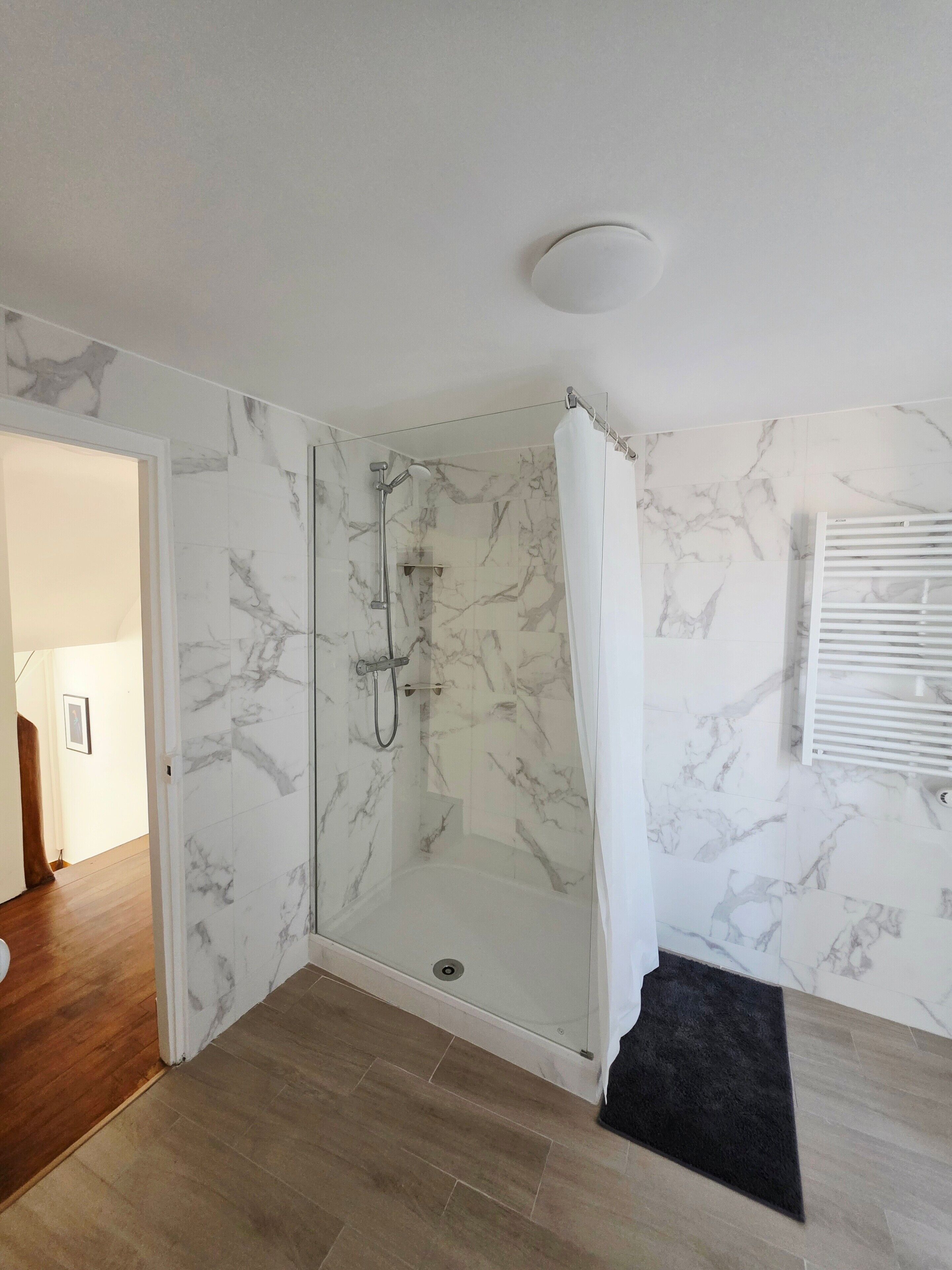 Shower, towels