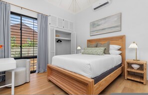 Room - 5BR Luxe Retreat in Runaway Bay ~ Private Pool ~ Beach Access (Runaway Bay)