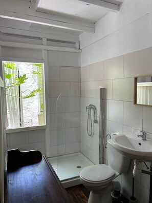 Bathroom - Traditionally styled lodging in an ideal location (Marigot)