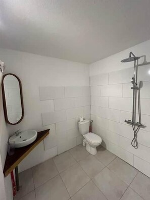 Bathroom - Mini Studio in Downtown Marigot (Marigot)