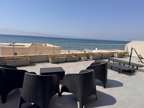Luxury apartment on the waterfront and within walking distance of all amenities