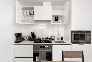 Private kitchen - Art Suites- Eaton Centre, UTSG, OCAD (Toronto)