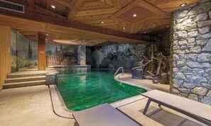 Una piscina techada