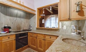 Coffee/tea maker, fridge, microwave, oven - AN EXCEPTIONAL COMBINATION OF SPACE, COMFORT & ALPINE ELEGANCE ,MATTERHORN VIEWS (Zermatt)