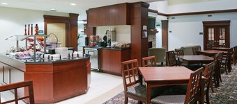 Spacious Suite with Full Kitchen | Free Breakfast