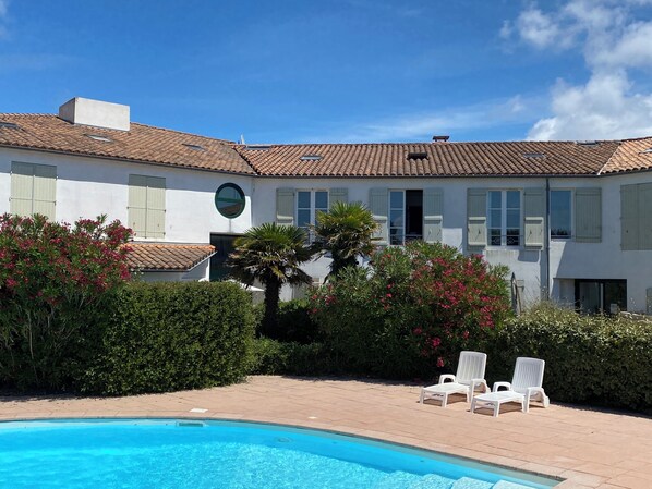 Pool - Vrbo Property (La Couarde-sur-Mer)