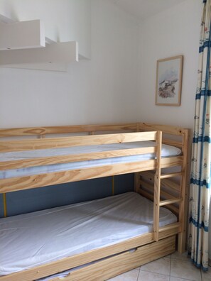 Room - Vrbo Property (La Couarde-sur-Mer)