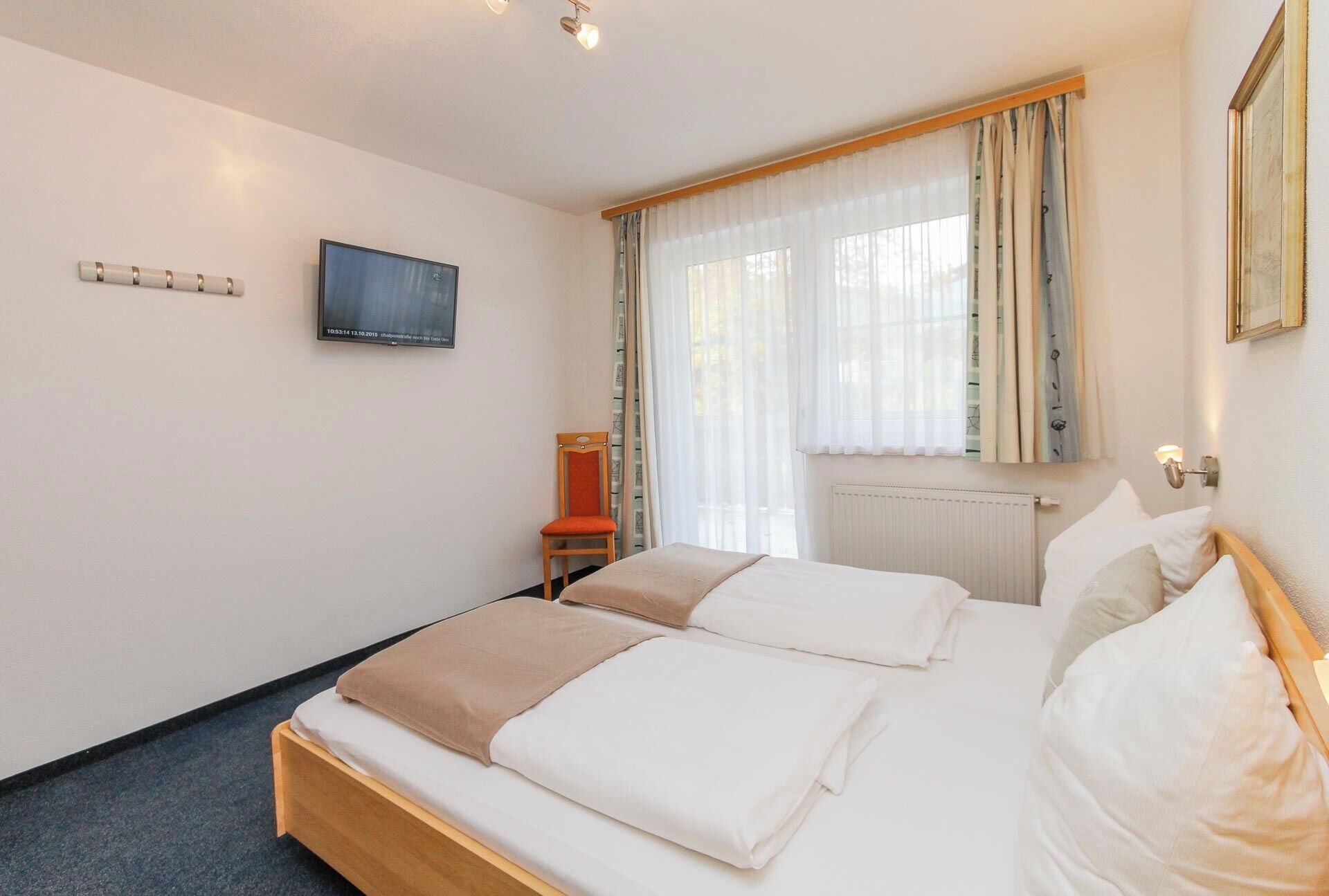 Classic Apartment, 2 Bedrooms, Mountain View | Free WiFi