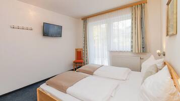 Classic Apartment, 2 Bedrooms, Mountain View | Free WiFi