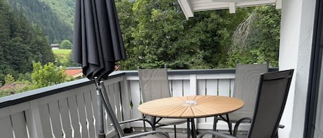 Familjelägenhet - 2 sovrum - balkong - utsikt mot bergen | Balkong