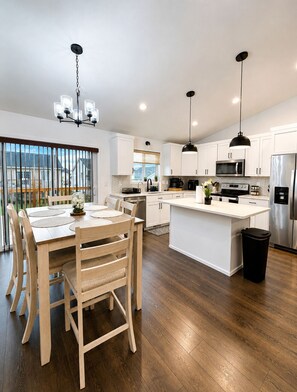 Dining - 4BR South Fargo, Sleeps 8, Large deck, Close to Fargo Parks Sports Center. (Fargo)