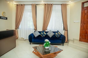 Luxury Double or Twin Room, Garden View | Lobby - Plavender inn (Dar es Salaam)