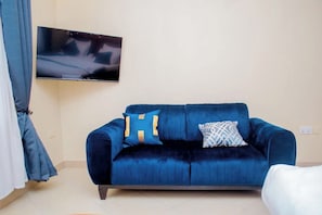 Luxury Double or Twin Room, Garden View | Living area - Plavender inn (Dar es Salaam)