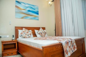 Laptop workspace, iron/ironing board, free WiFi - Plavender inn (Dar es Salaam)