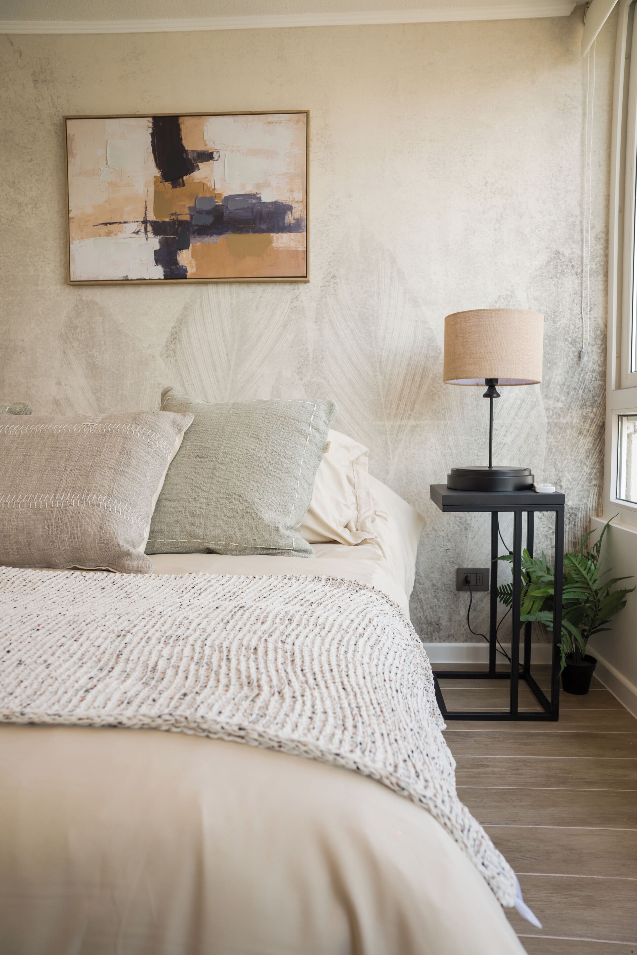 Studio, 1 Queen Bed, Non Smoking | Blackout drapes, iron/ironing board, WiFi (free)