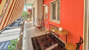 Apartament, balcó, vistes a la ciutat | Servei de restauració a l'aire lliure