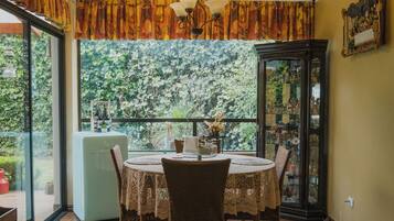 Free daily continental breakfast
