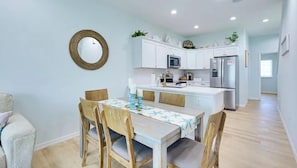 Dining - Waterfront Duplex with boat dock (Hudson)
