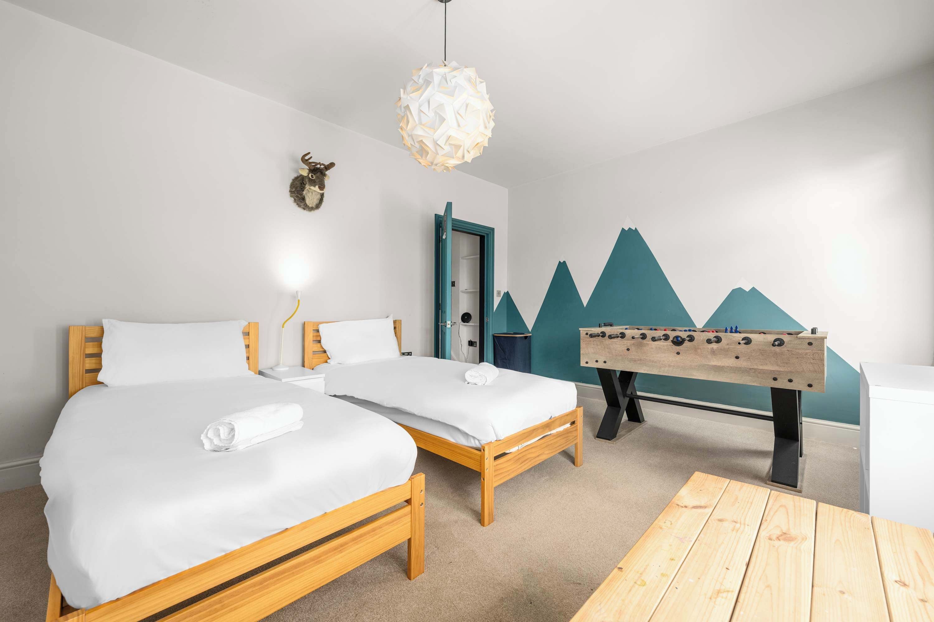Iron/ironing board, WiFi, bed sheets
