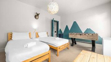 Iron/ironing board, WiFi, bed sheets
