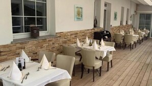 Outdoor dining - Fellhornblick Vacation Rentals: Studio Apartment (Riezlern)