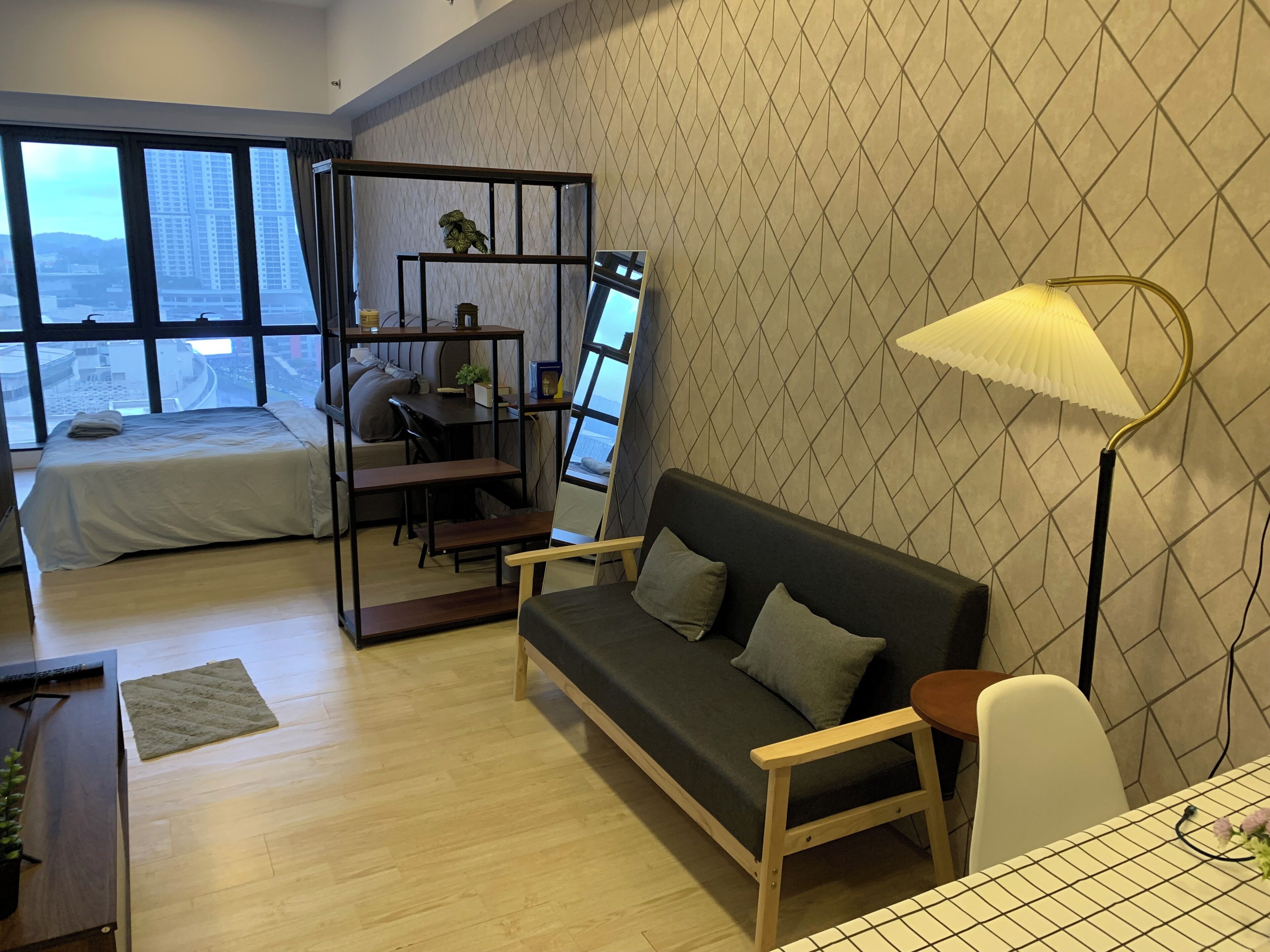 Family Studio | Ruang tamu | 32 inci televisyen LED dengan digital 