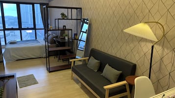 Family Studio | Ruang tamu | 32 inci televisyen LED dengan digital