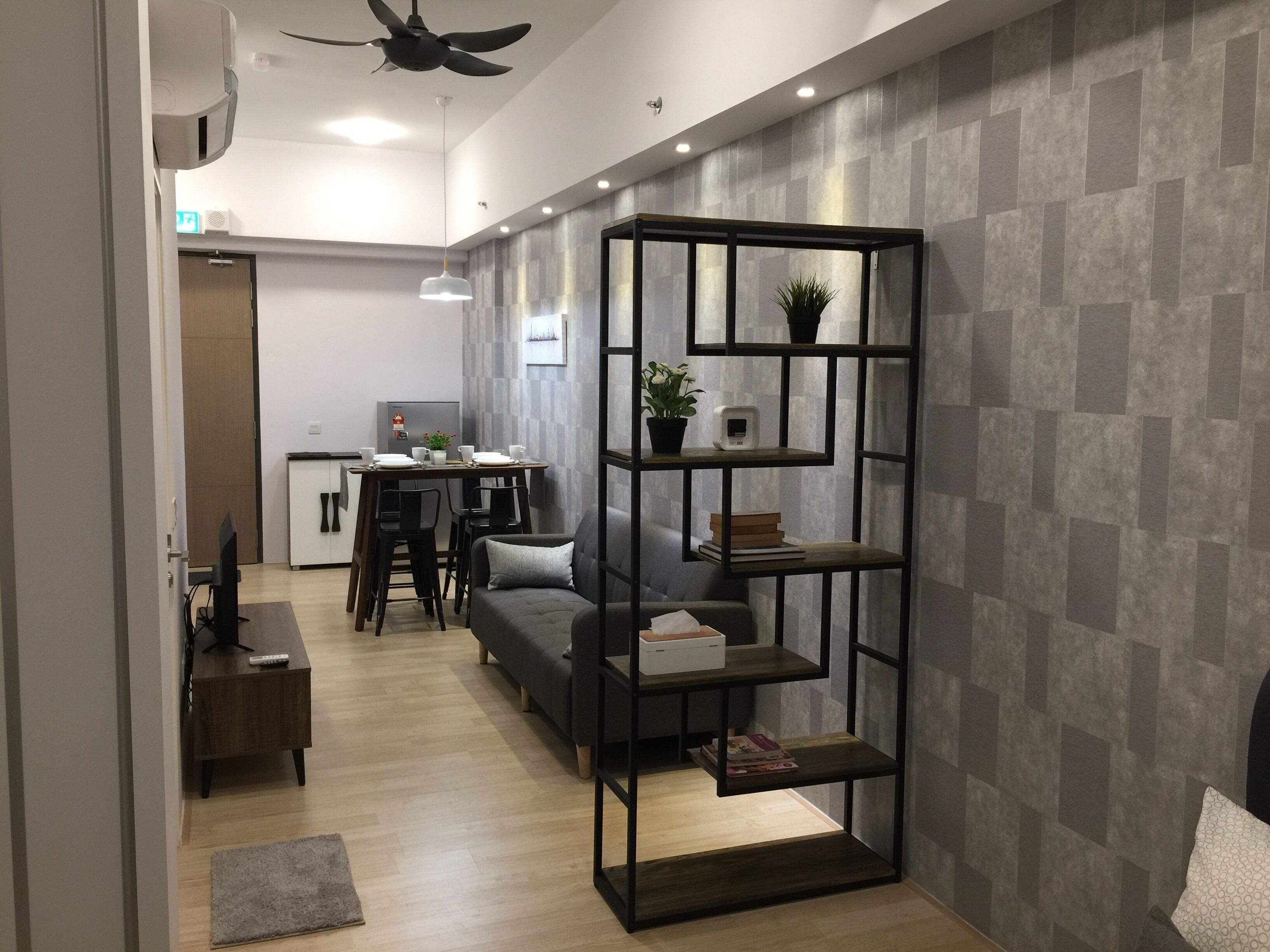 Premier Studio | Meja, ruang kerja komputer riba, langsir/tirai gelap terus, kalis bunyi 
