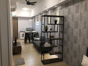 Premier Studio | Desk, laptop workspace, blackout curtains, soundproofing - Revo Aurora Bukit Jalil by LMT (Kuala Lumpur)