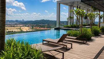 2 outdoor pools