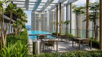 2 outdoor pools