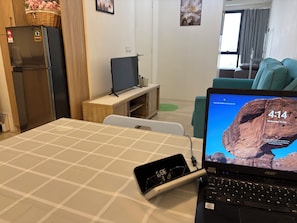 Deluxe Studio | Desk, laptop workspace, blackout curtains, soundproofing - Revo Aurora Bukit Jalil by LMT (Kuala Lumpur)