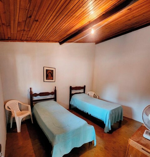 House with 5 bedrooms, swimming pool, on the street by the dam, waterfall and club in Tres Marias MG.