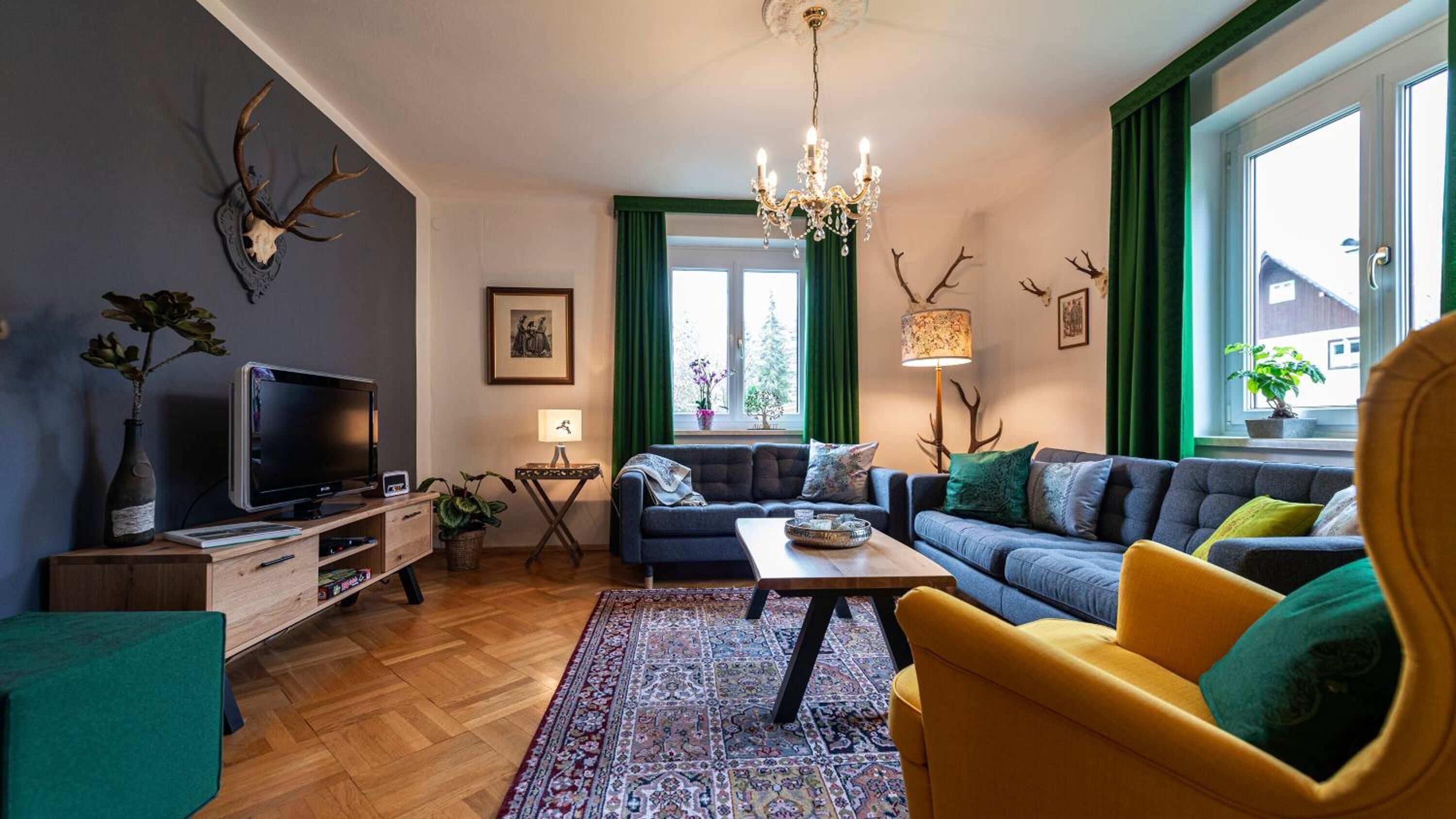 Comfort House, 4 Bedrooms, Garden View | Living area