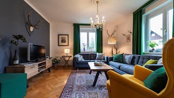 Comfort House, 4 Bedrooms, Garden View | Living area
