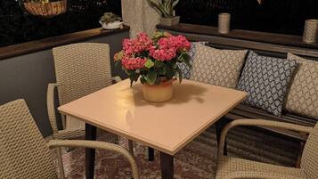 Comfort House, 4 Bedrooms, Garden View | Terrace/patio