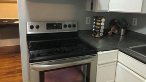 Unclassified image, 3 of 21, button - Charming 2BR Bungalow/Walkable Chantilly & Plaza Midwood Front Half of Home (Charlotte)