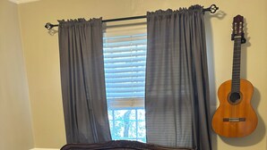 Unclassified image, 4 of 21, button - Charming 2BR Bungalow/Walkable Chantilly & Plaza Midwood Front Half of Home (Charlotte)