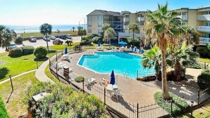 Unclassified image, 3 of 37, button - Ocean Front Condo - 2 pools hot tub Cruise Parking on seawall babes beach (Galveston)