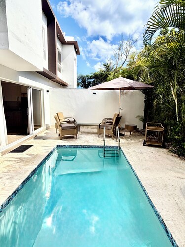 Excellent, comfortable, and luxurious home in Metro Country Club