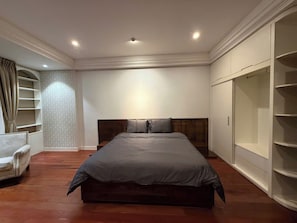 Suite de lujo, balcón, vistas a la ciudad | Wifi gratis