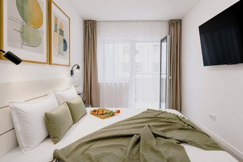 Sasha Wave 1-Bedroom with Free Private Parking