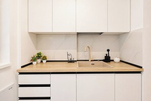 Interior - Sasha Wave 1-Bedroom with Free Private Parking (Popești-Leordeni)