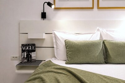 Sasha Wave 1-Bedroom with Free Private Parking