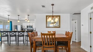 House (3 Bedrooms) | Property amenity - Shore to Please (Galveston)