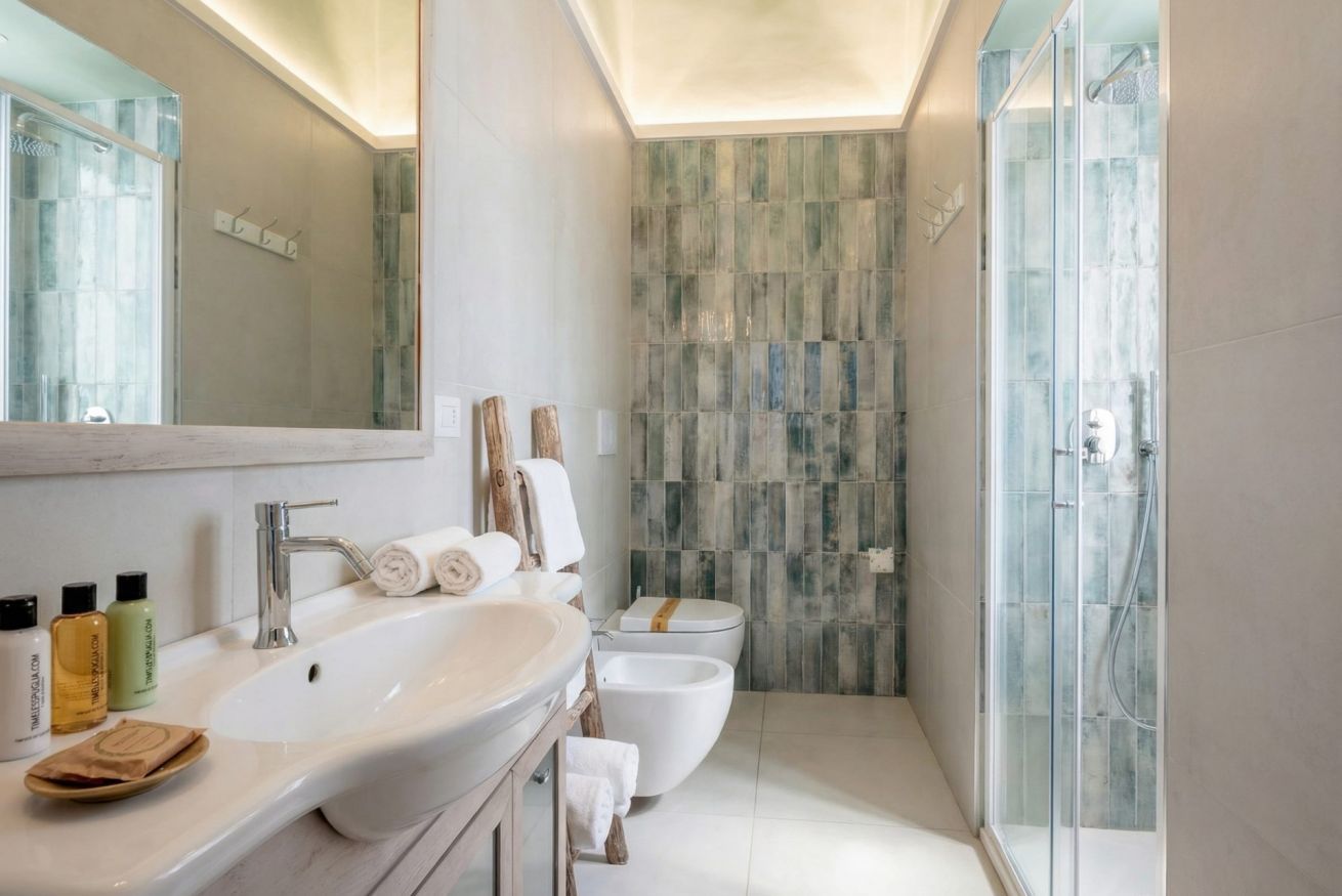 Shower, towels, shampoo, toilet paper