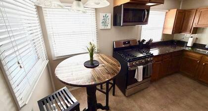 Charming 2-bedroom house with AC in Springfield