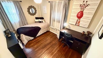 2 bedrooms, iron/ironing board, WiFi (free), bed sheets