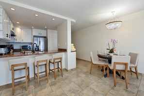 Dining - Sunny 4BR, 2 Condos for 12 in Lahaina, Hawaii! (Lahaina)