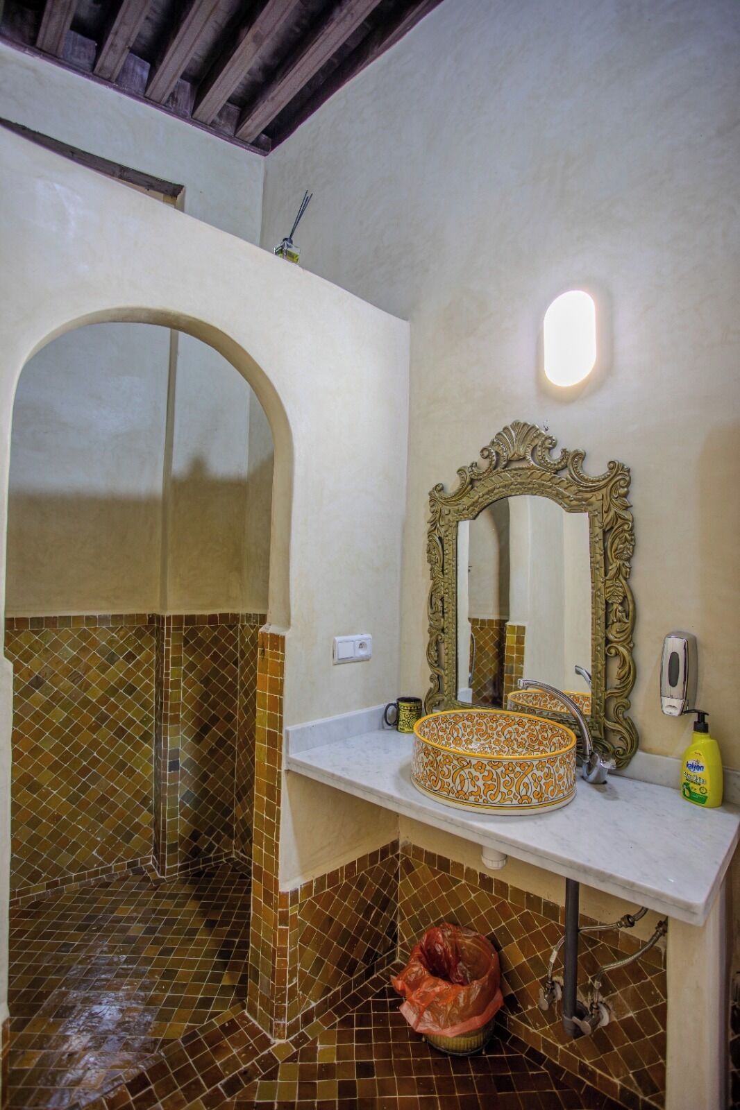 Quadrupla Basic | Bagno | Doccia, asciugacapelli, asciugamani, sapone